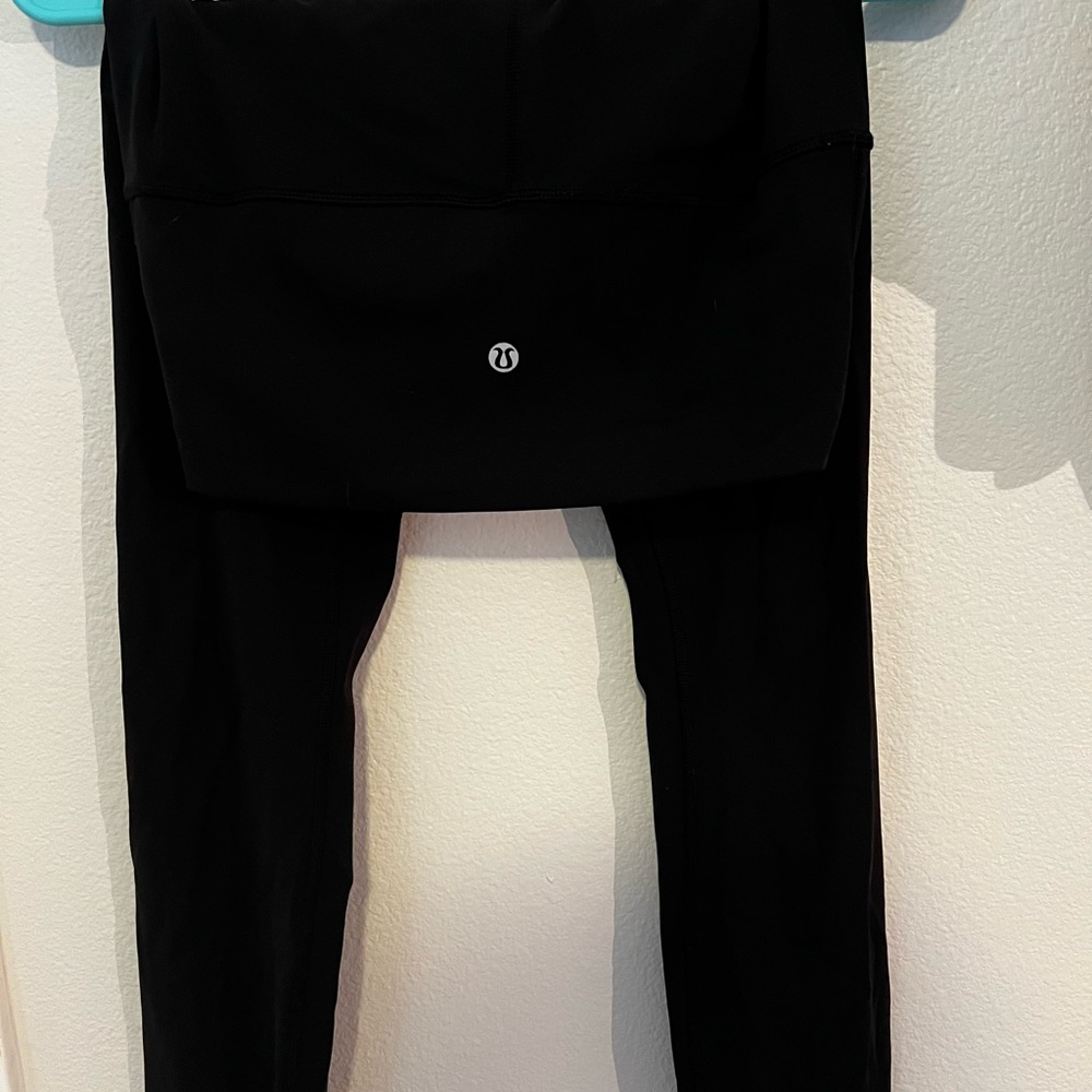 Lululemon Black Legging SIZE 6 28”